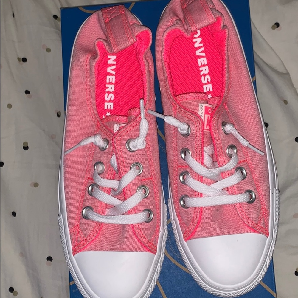 Never worn pink slip on converse